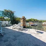 Valkane Pet Friendly 150m From The Stunning Valkane Beach, Indoor Pools-fitness And Mall Lejlighed