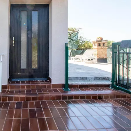 Valkane Pet Friendly 150m From The Stunning Valkane Beach, Indoor Pools-fitness And Mall Apartment *